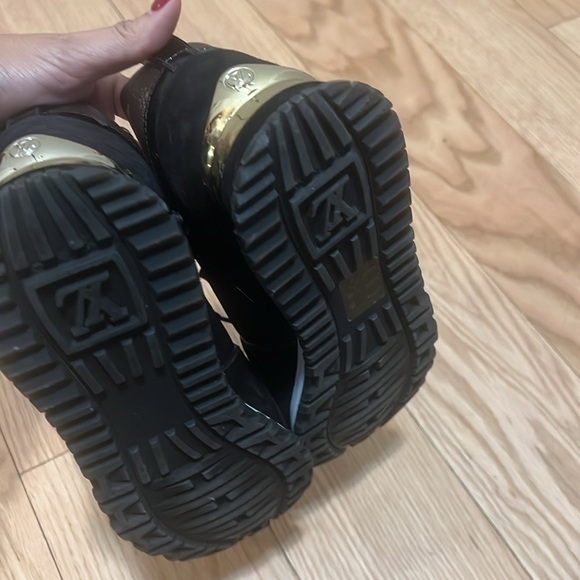 Women’s runaway Louis Vuitton sneakers!!! - Picture 7 of 7